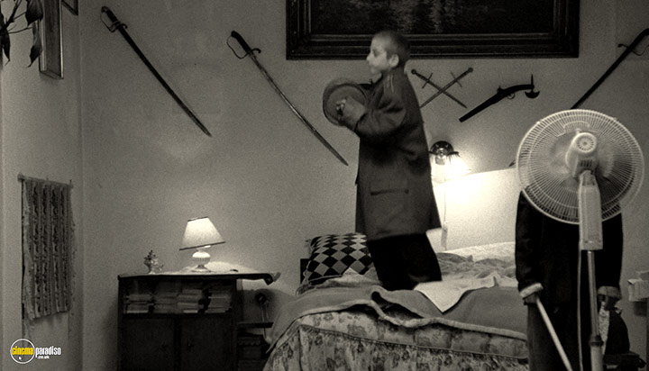 A still #32 from Werckmeister Harmonies (2000)