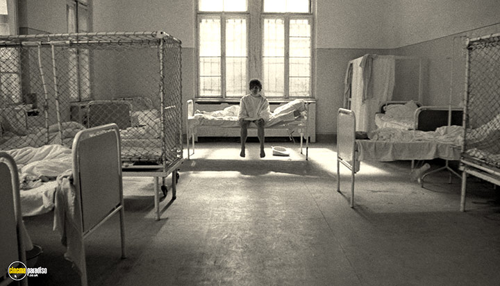 A still #43 from Werckmeister Harmonies (2000)