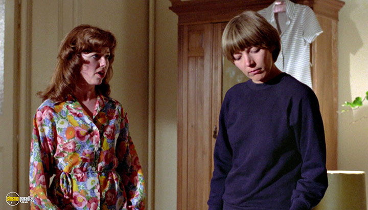 A still #35 from Prey (1977)