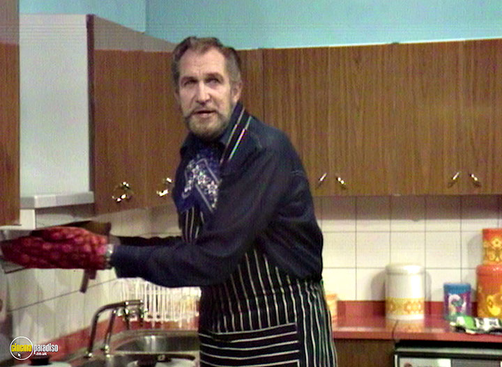 A still #34 from Cooking Price-Wise (1971)