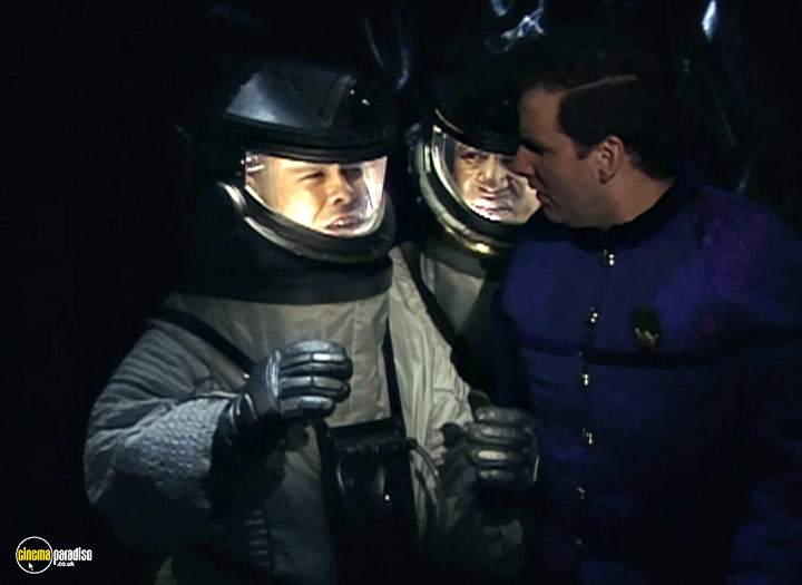 A still #28 from Red Dwarf: Series 7 (1997)
