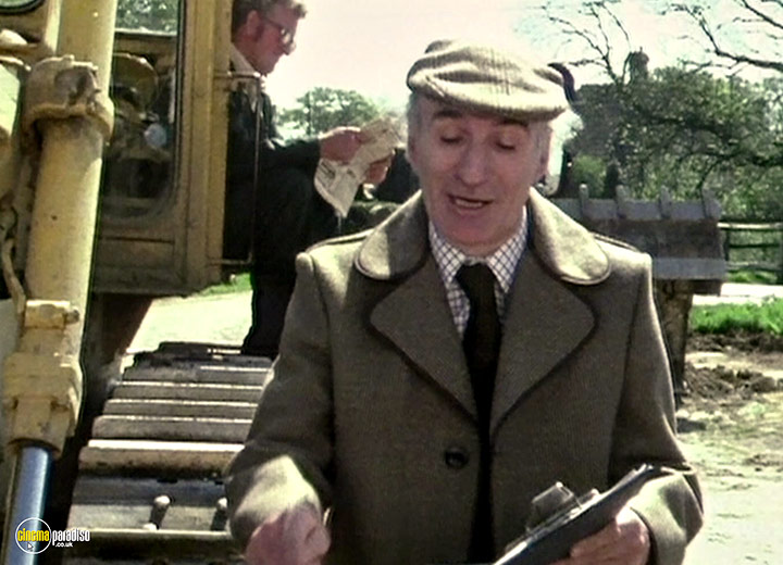 A still #67 from The Hitchhiker's Guide to the Galaxy: Series (1981)