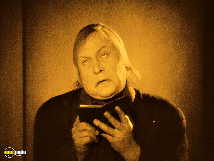 A still #6 from Tartuffe (1925)