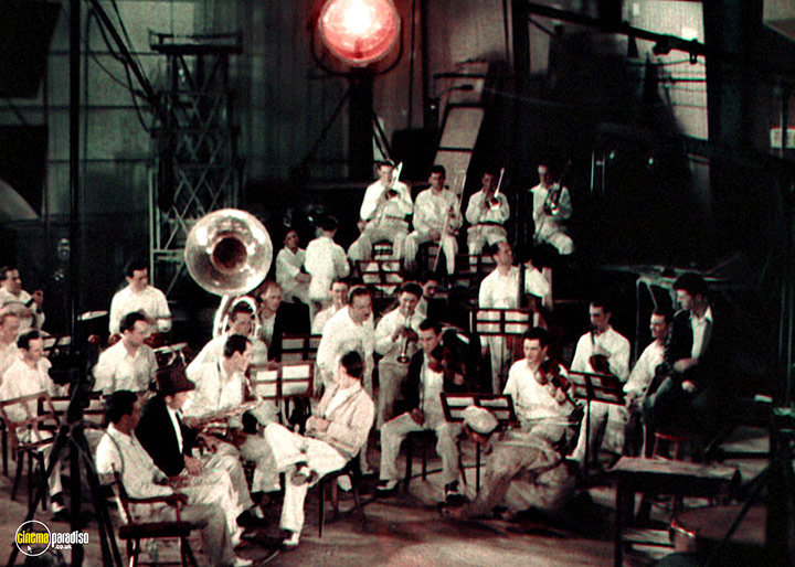 A still #37 from King of Jazz (1930)