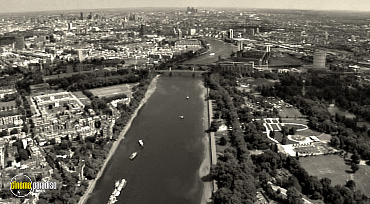 A still #108 from Thames Wildlife: Superhighway (2007)