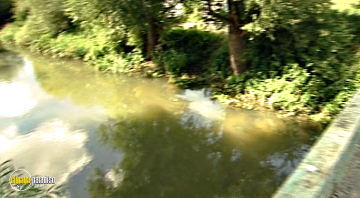 A still #13 from Thames Wildlife: Superhighway (2007)