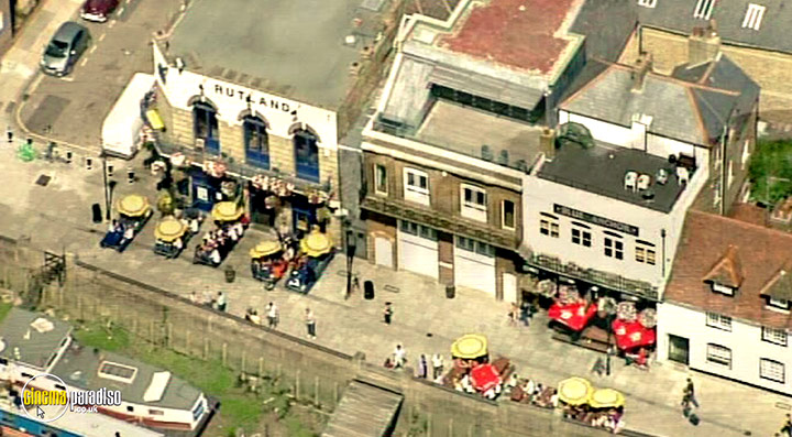 A still #41 from Thames Wildlife: Superhighway (2007)
