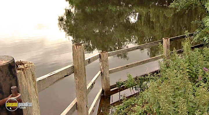 A still #69 from Thames Wildlife: Superhighway (2007)