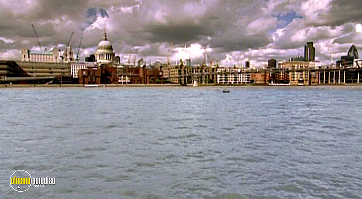 A still #92 from Thames Wildlife: Superhighway (2007)