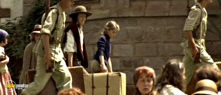 A still #24 from Nowhere in Africa (2001)