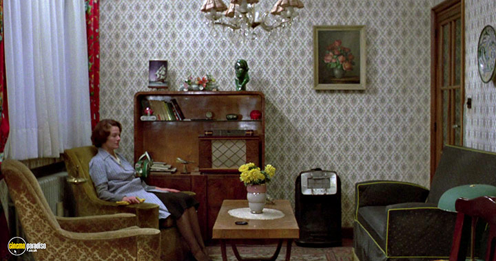 A still #43 from Jeanne Dielman, 23 Quai du Commerce, 1080 Bruxelles (1975)