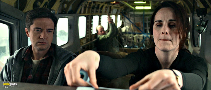 A still #29 from Flight Risk (2025)