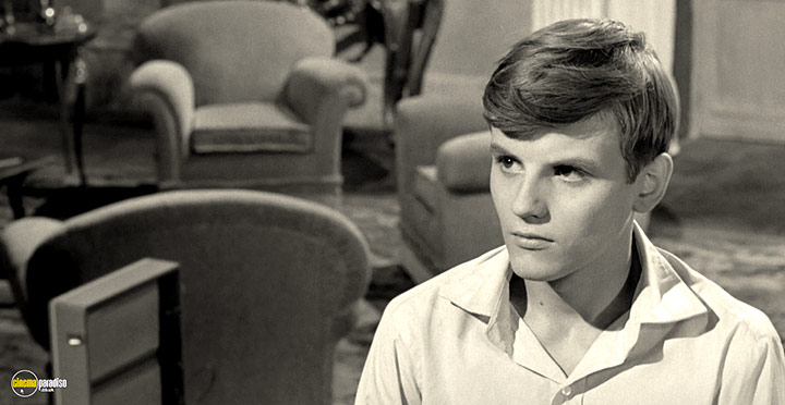 A still #5 from Girl with a Suitcase (1961)