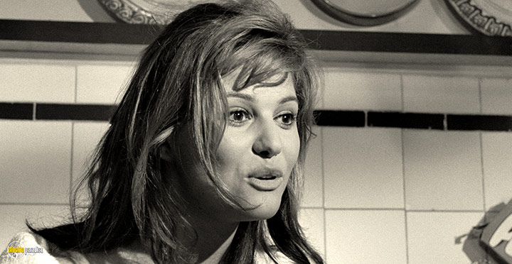 A still #19 from Girl with a Suitcase (1961)