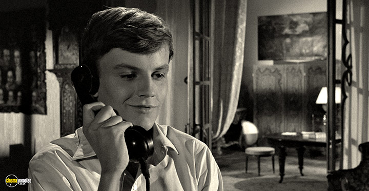 A still #6 from Girl with a Suitcase (1961)