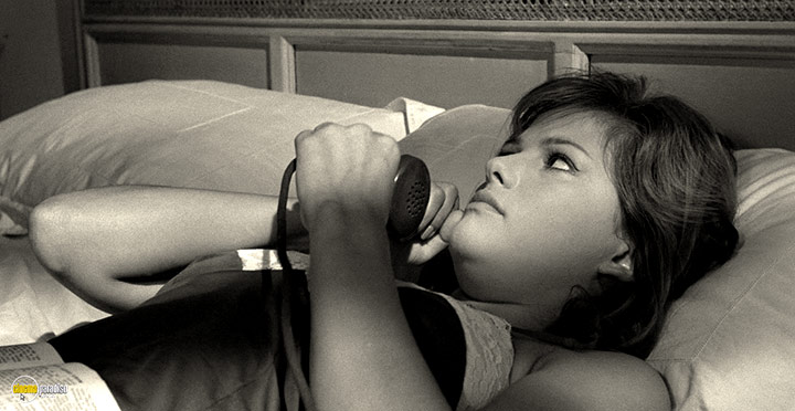 A still #22 from Girl with a Suitcase (1961)