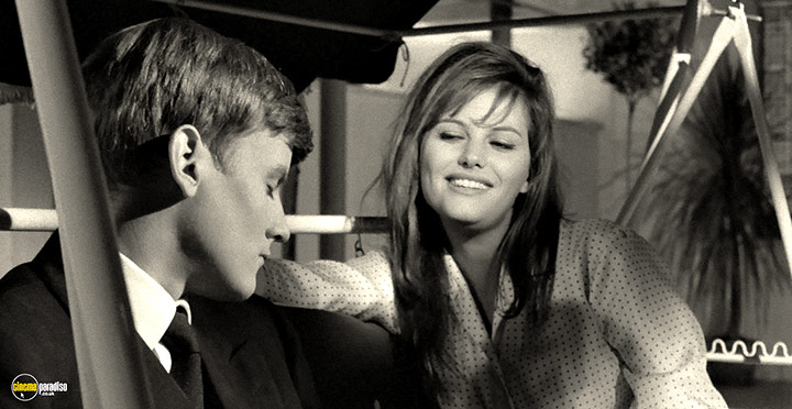 A still #30 from Girl with a Suitcase (1961)