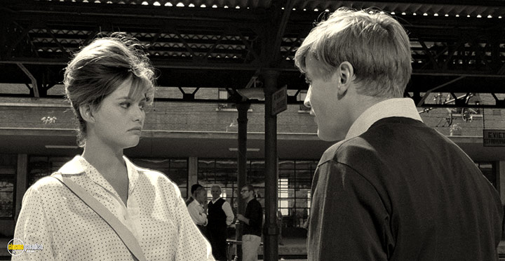 A still #32 from Girl with a Suitcase (1961)