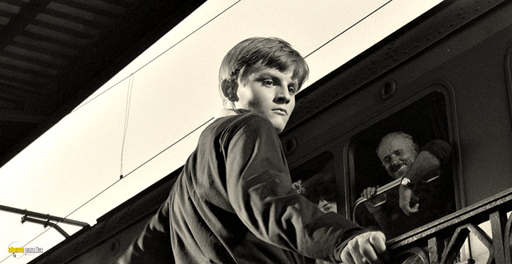 A still #33 from Girl with a Suitcase (1961)