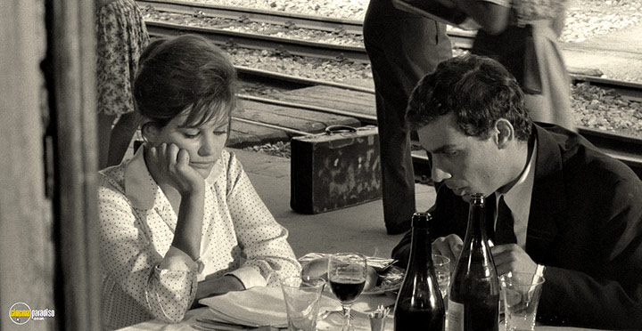 A still #35 from Girl with a Suitcase (1961)