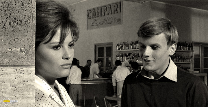 A still #36 from Girl with a Suitcase (1961)
