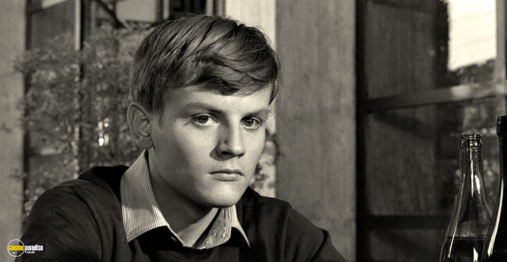 A still #37 from Girl with a Suitcase (1961)