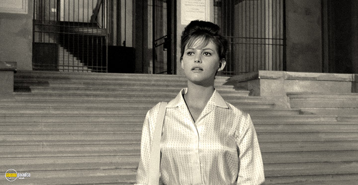A still #39 from Girl with a Suitcase (1961)