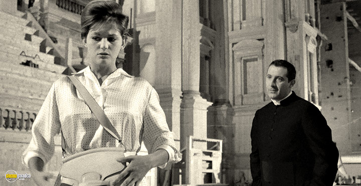 A still #40 from Girl with a Suitcase (1961)