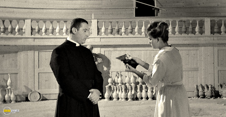 A still #41 from Girl with a Suitcase (1961)