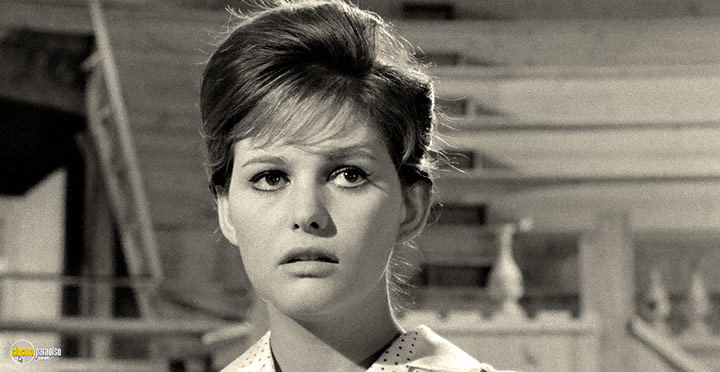 A still #43 from Girl with a Suitcase (1961)