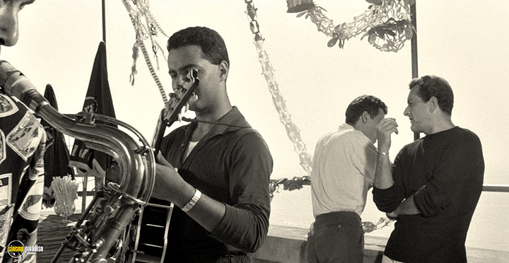 A still #44 from Girl with a Suitcase (1961)