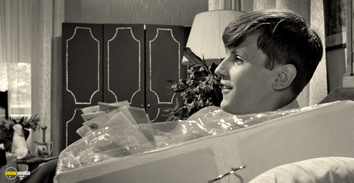 A still #49 from Girl with a Suitcase (1961)