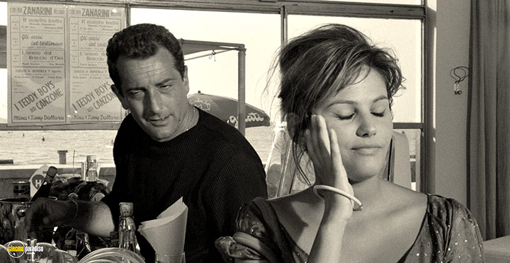 A still #52 from Girl with a Suitcase (1961)