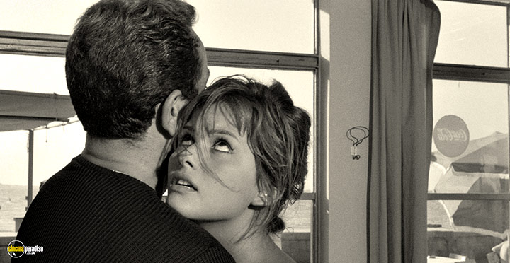 A still #54 from Girl with a Suitcase (1961)