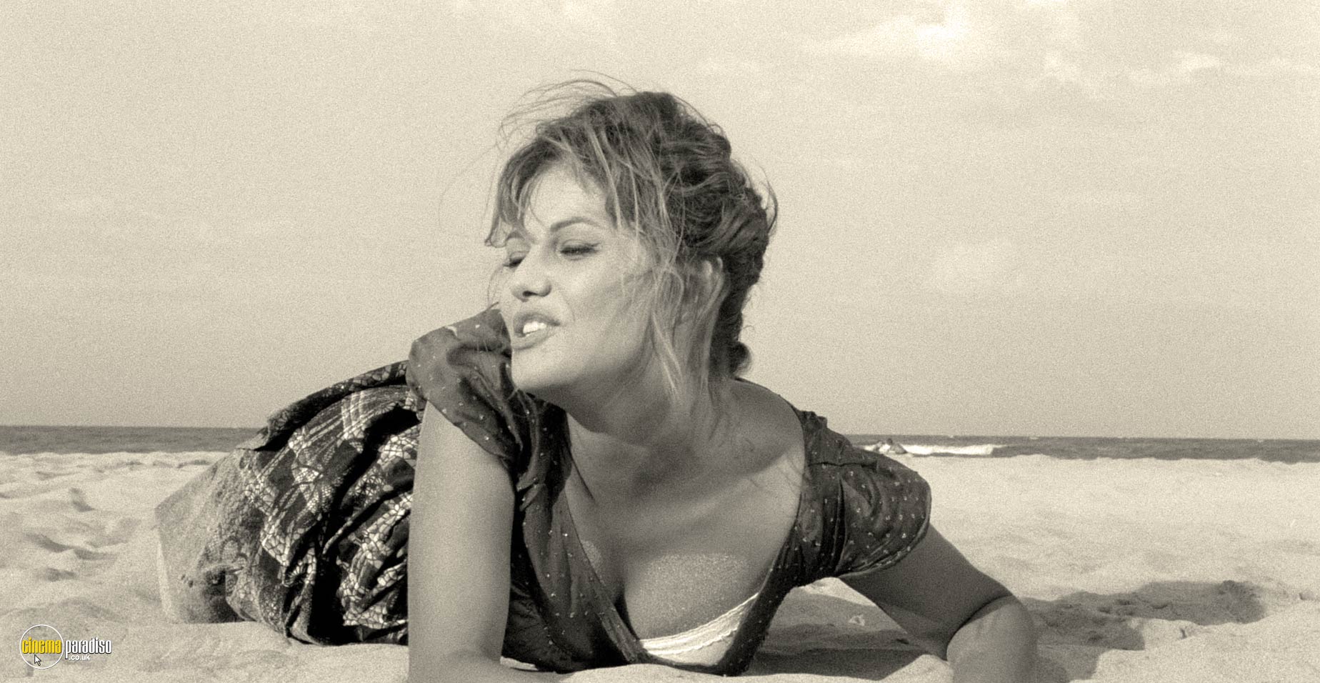 A still from Girl with a Suitcase (1961) 