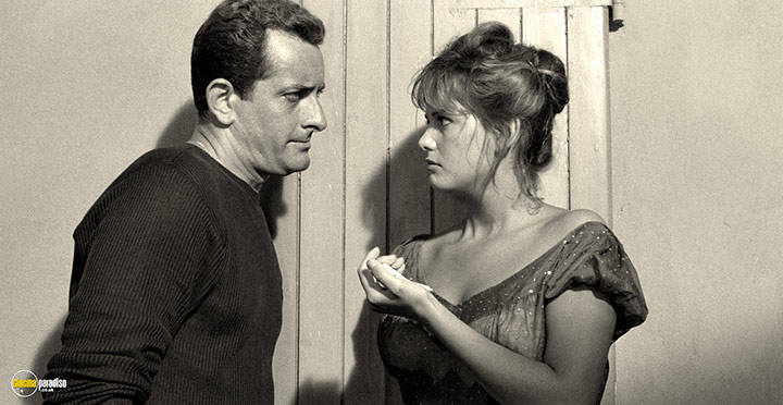 A still #7 from Girl with a Suitcase (1961)