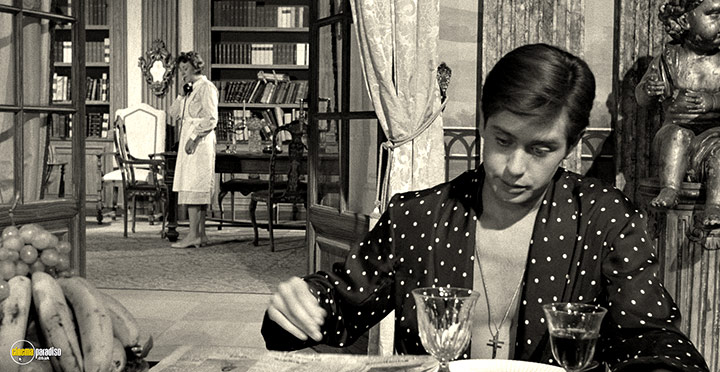 A still #70 from Girl with a Suitcase (1961)