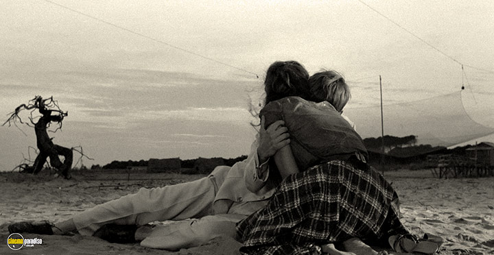 A still #72 from Girl with a Suitcase (1961)