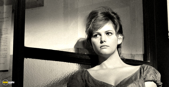 A still #73 from Girl with a Suitcase (1961)
