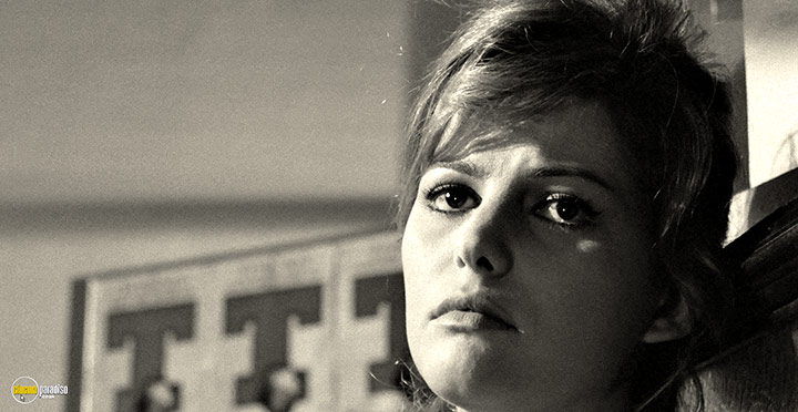 A still #74 from Girl with a Suitcase (1961)