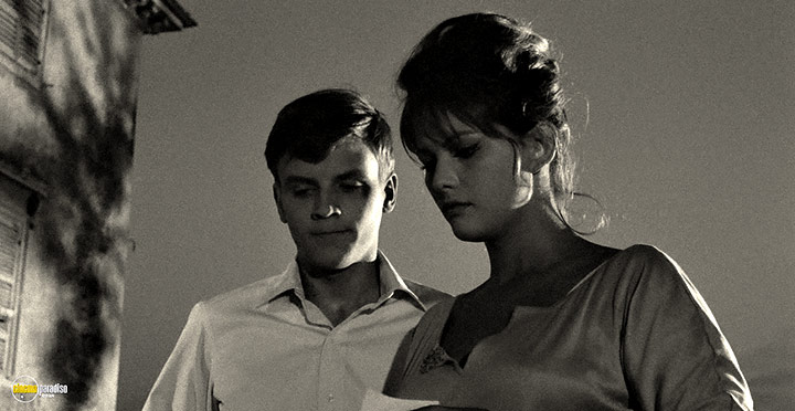 A still #77 from Girl with a Suitcase (1961)