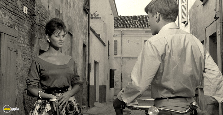 A still #83 from Girl with a Suitcase (1961)