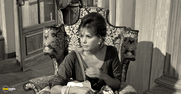 A still #85 from Girl with a Suitcase (1961)