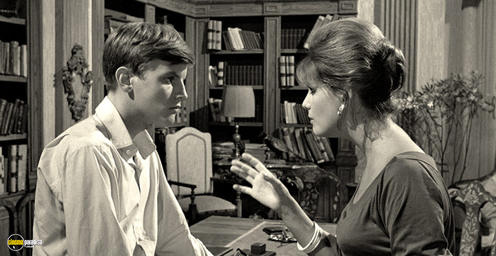 A still #88 from Girl with a Suitcase (1961)