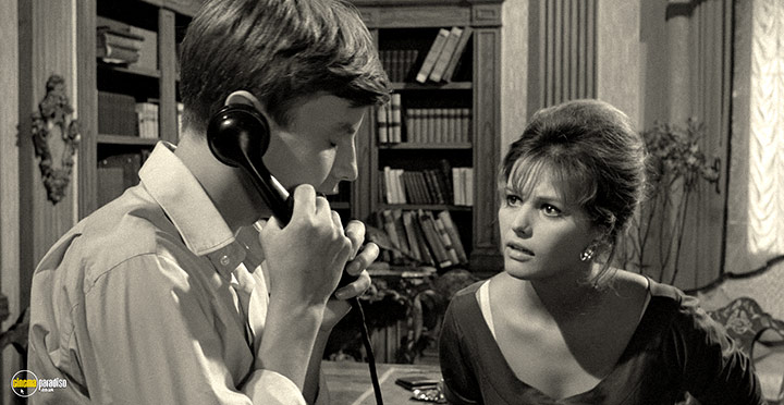 A still #80 from Girl with a Suitcase (1961)