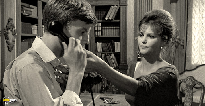 A still #82 from Girl with a Suitcase (1961)