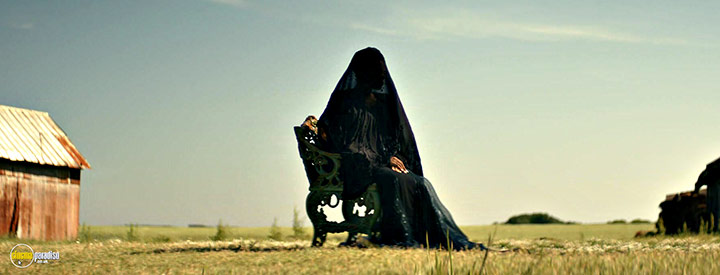A still #33 from The Woman in the Yard (2025)