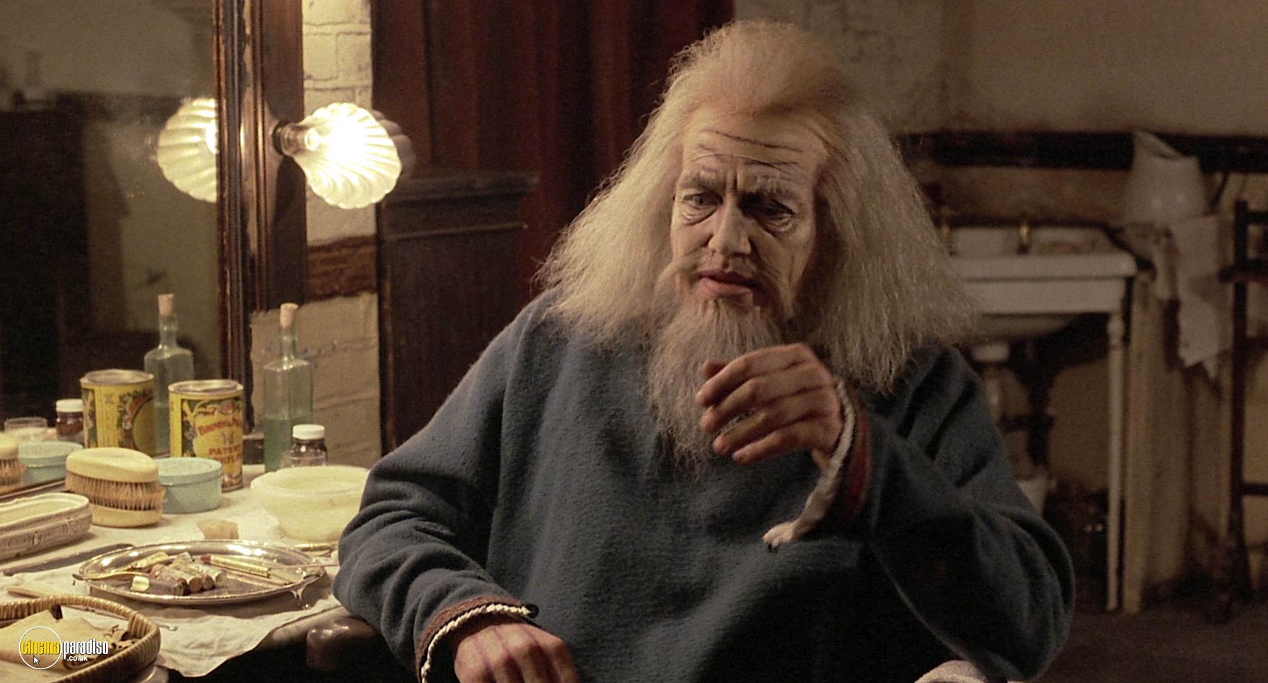 A still from The Dresser (1983) 
