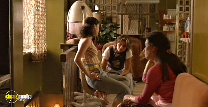 A still #24 from Caramel (2007)