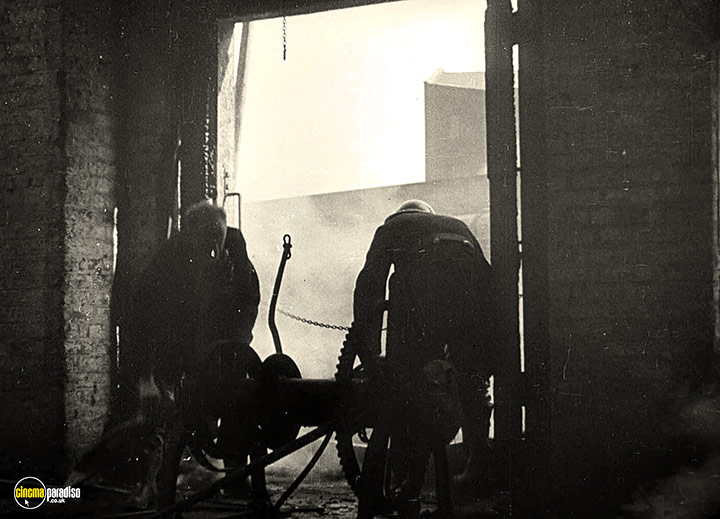 A still #19 from I Was a Fireman (1943)